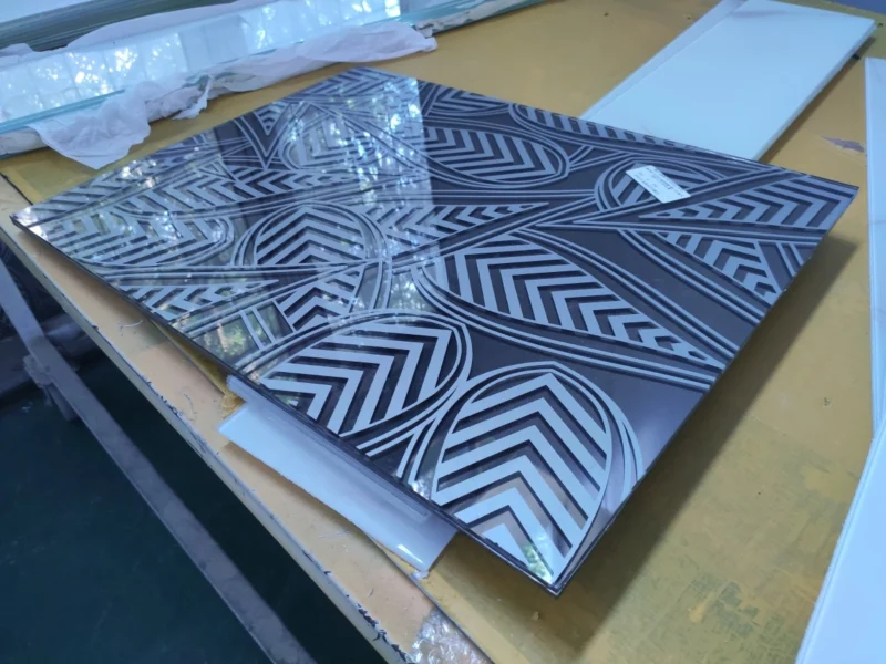 Digitally printed glass