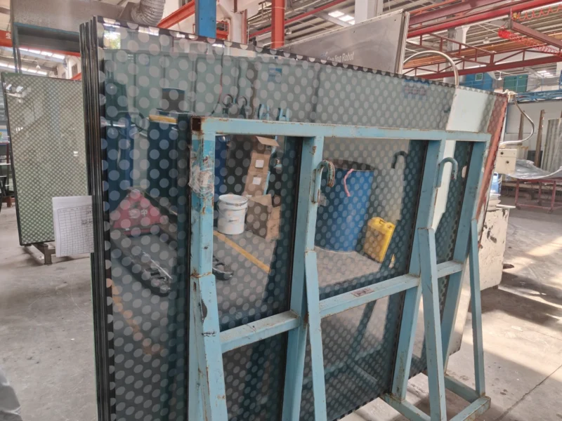 Insulating ceramic frit glass panel